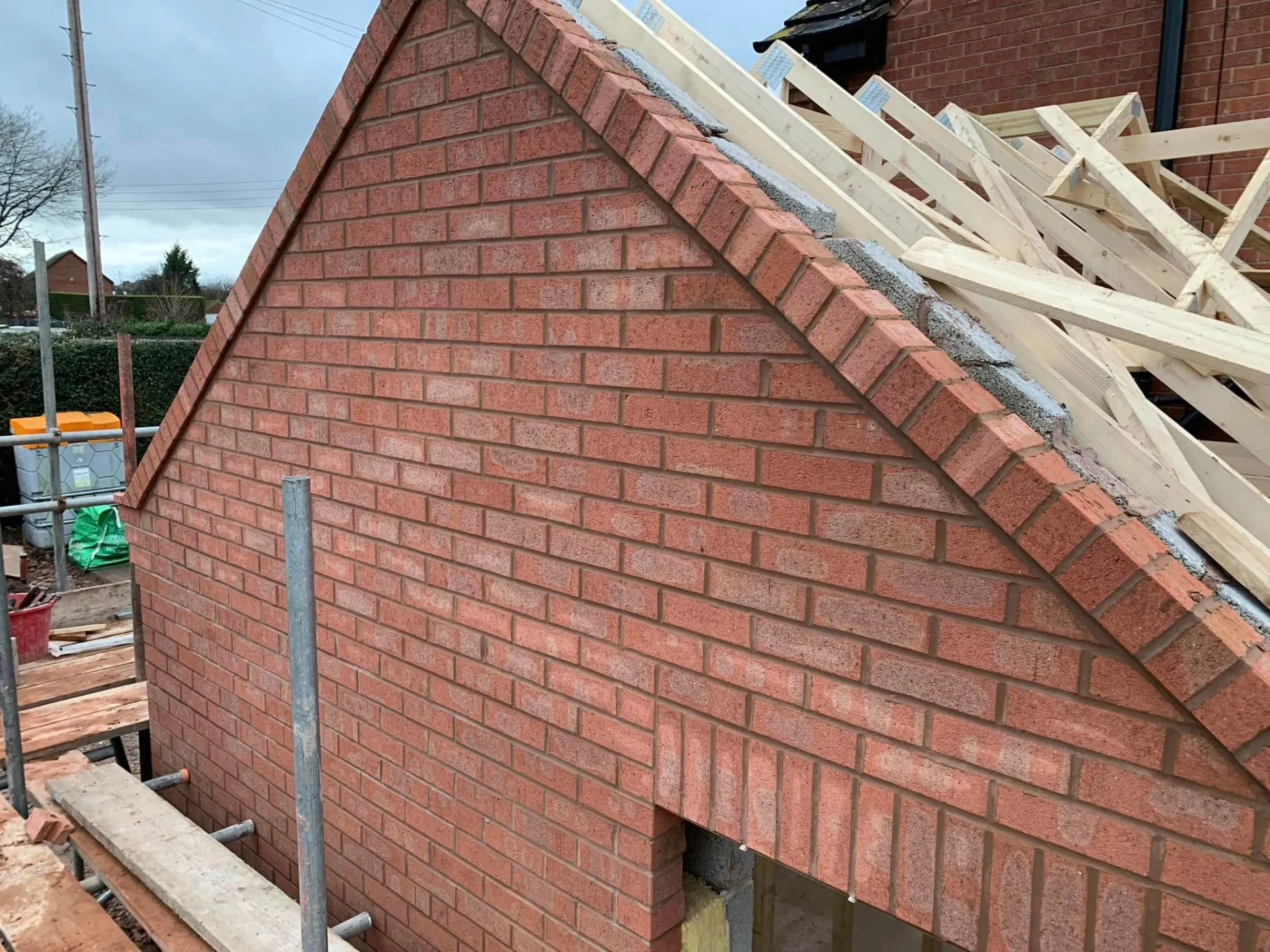 Roof trusses installed over the side extension gable brickwork ready for felt, battens and tiles