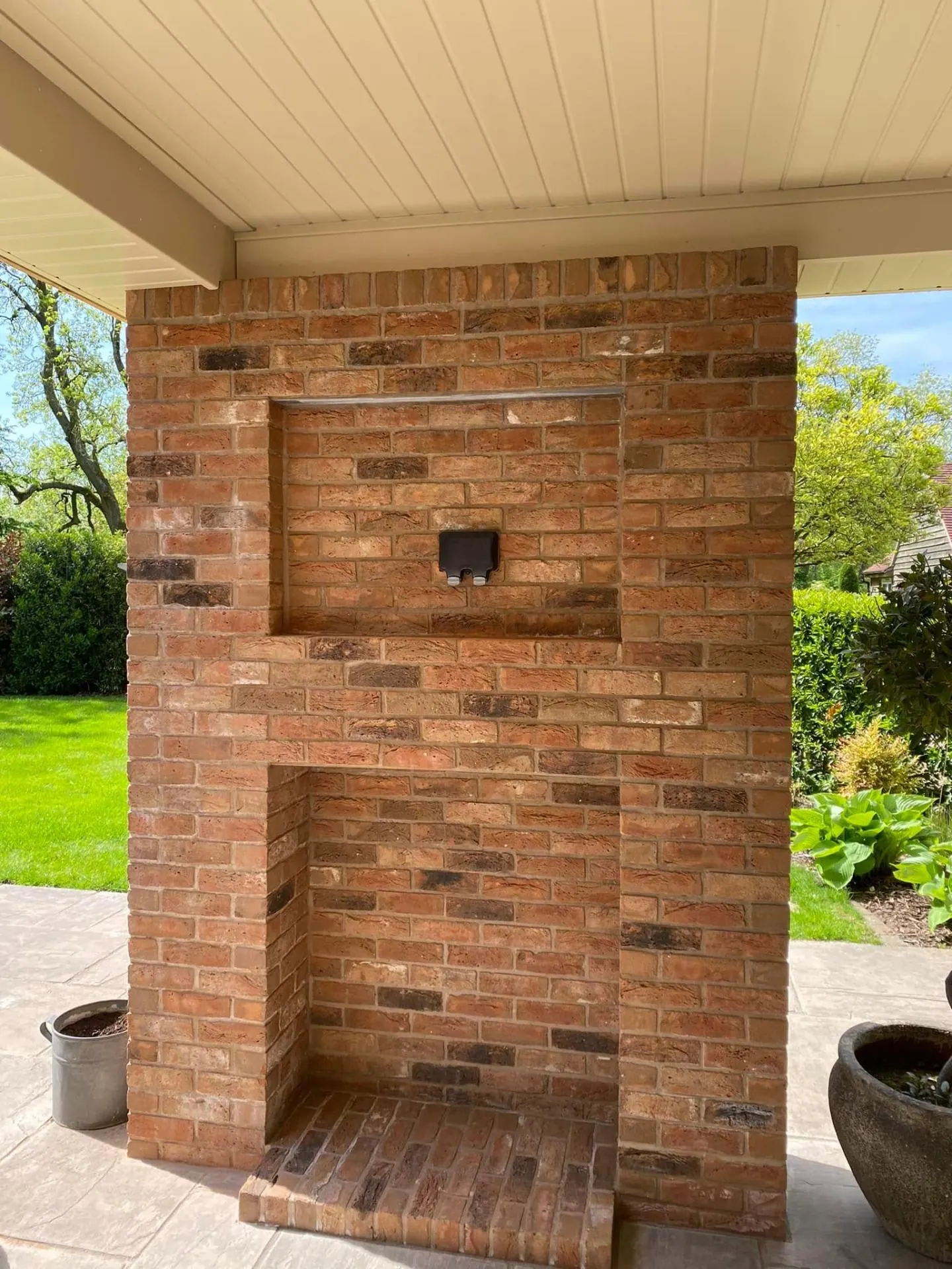 Reclaimed-brick outdoor TV recess wall at Dingleside — JRC Developers